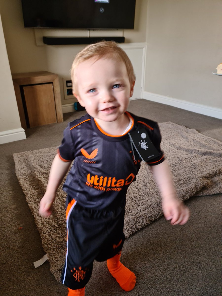The wee fella just turned 2 and is football daft. He's delighted with the newest addition to his kit collection <a href="/RangersFC/">Rangers Football Club</a> 🔴⚪🔵