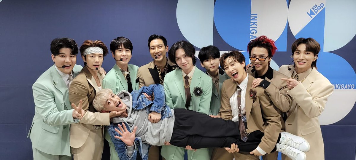 ryongryong7's tweet photo. Terima kasih atas partynya.. kalian telah bekerja keras.. jangan patah semangat, teruslah bersama ๐
#IHadFunAtTheHouseParty
#HousePartyLastStage
#ThankYouSuperJunior
#ThankYouElf
#twoweeksoffun
@SJofficial https://t.co/P4d00aZuCg