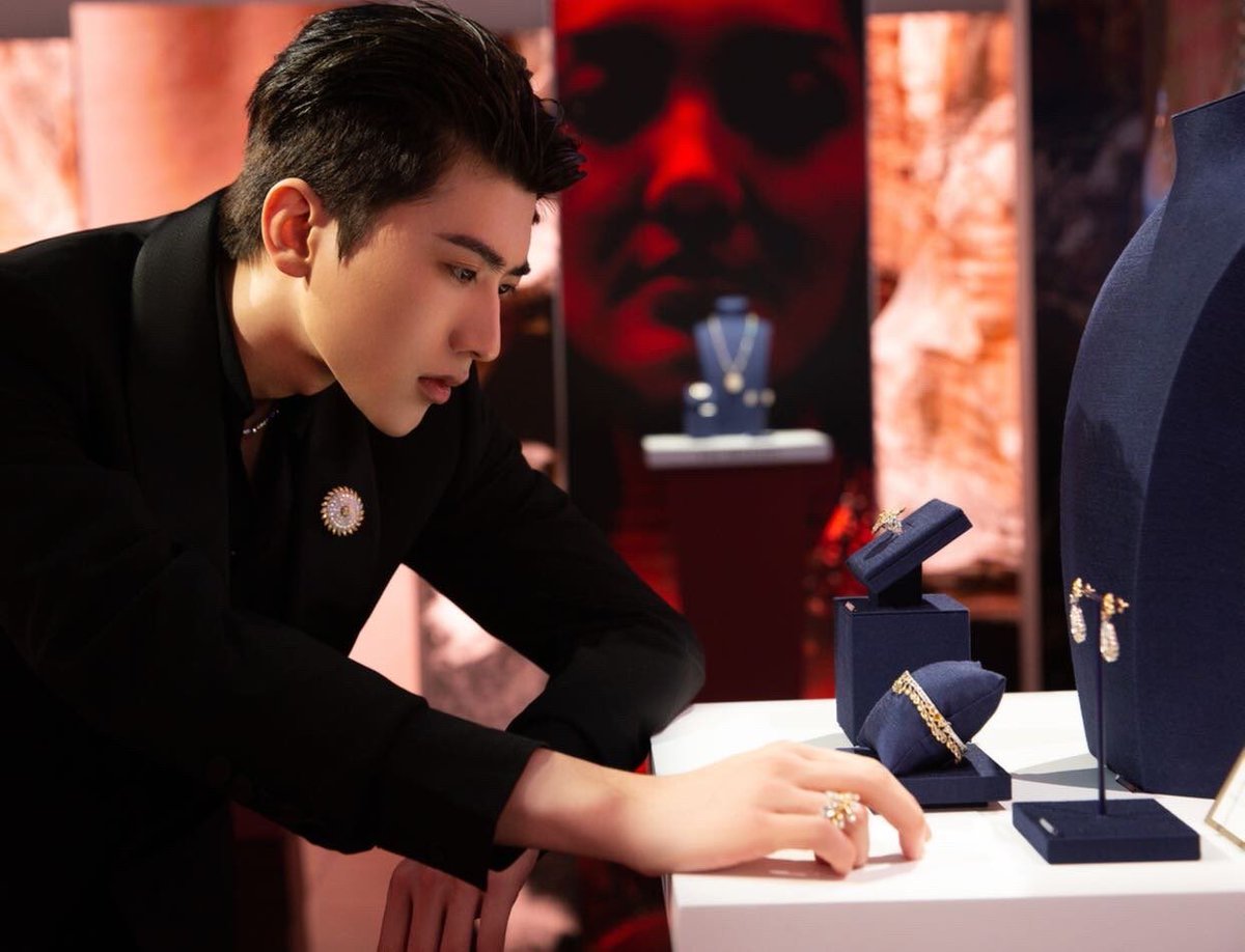 CXK_Thailand's tweet image. 210327 DeBeers戴比尔斯 Weibo Update

KUN ✖️ #Debeers Namib Wonder #ReflectionsOfNature 
 
#DeBeersAmbassadorKUN
#ช่ายสวีคุน #蔡徐坤 #Caixukun