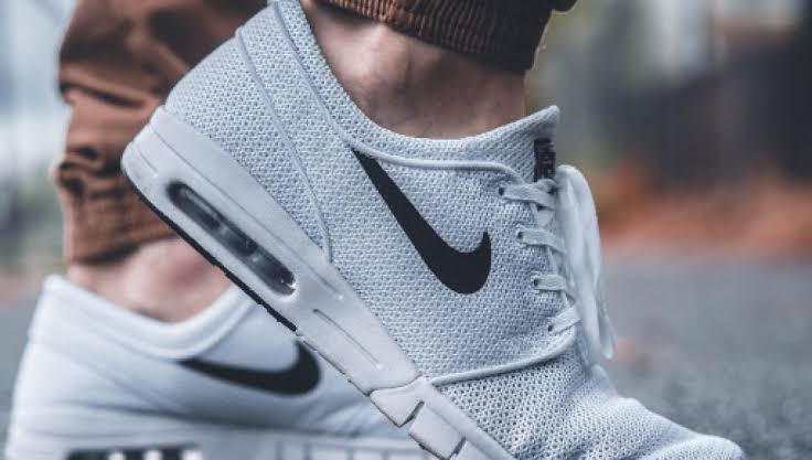 gdalmiathinks's tweet photo. Direct-to-consumer now accounts for 40% of Nike's revenues. (Wholesalers, retailers, watch out!) https://t.co/6r7qeawygp