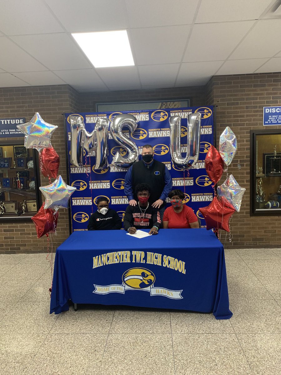 MTHS_Sports's tweet photo. Congrats to Julius Barriteau...signing with Montclair University to continue his football career.  Here with Coach Wilkinson, his brother Josh and mother Dorothy.  Well done Julius.         ⁦⁦⁦@ShoreSports_NJ⁩ ⁦@ShoreSportsNet⁩ ⁦@HSSportsNJ⁩ https://t.co/kpZiTBSlbx