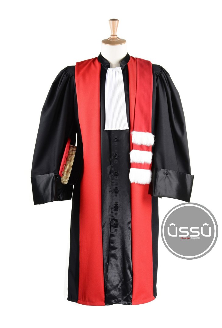 ussusuits's tweet photo. Chez ÛSSÛ SUITS, nous confectionnons des toges universitaires et aussi des costumes d'audience (robe et accessoires) pour les avocats, huissiers de justice, greffiers, juges.

Votre robe d’audience personnalisée et sur mesure dans le respect de la tradition. 100% made in Senegal. https://t.co/kJm1sJUbbJ