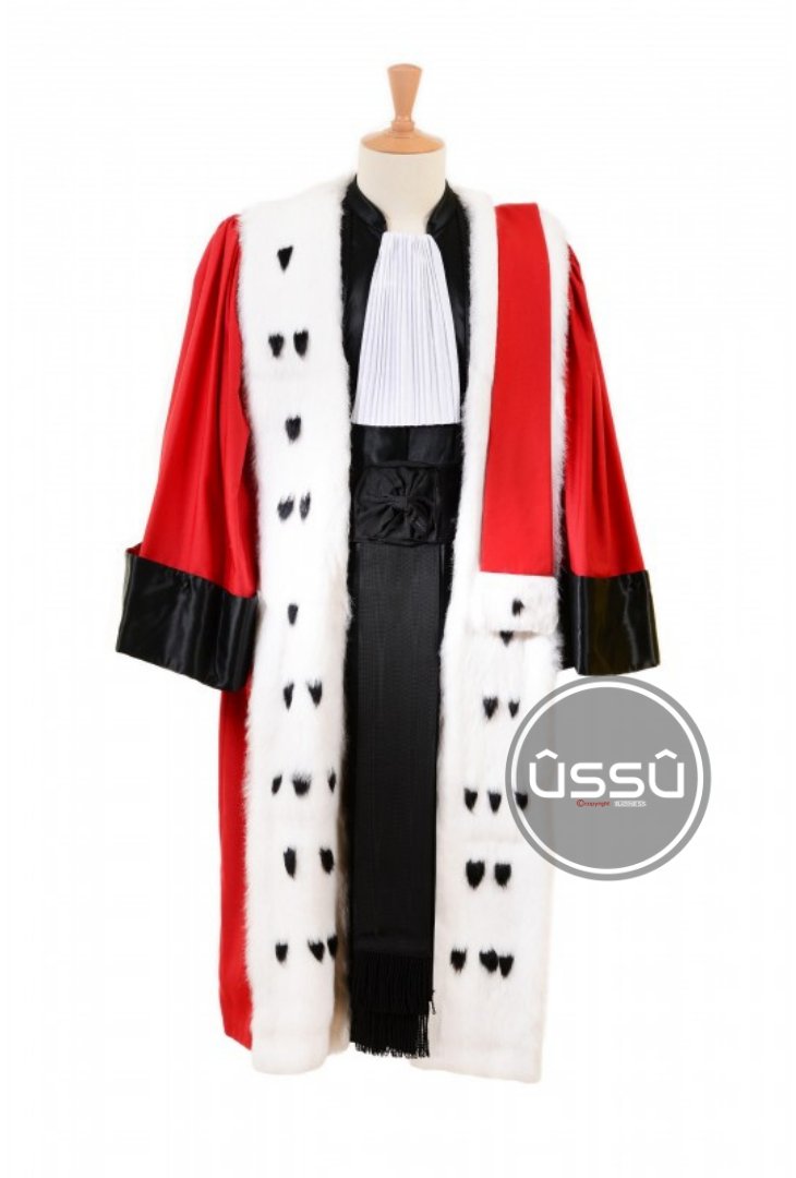 ussusuits's tweet photo. Chez ÛSSÛ SUITS, nous confectionnons des toges universitaires et aussi des costumes d'audience (robe et accessoires) pour les avocats, huissiers de justice, greffiers, juges.

Votre robe d’audience personnalisée et sur mesure dans le respect de la tradition. 100% made in Senegal. https://t.co/kJm1sJUbbJ