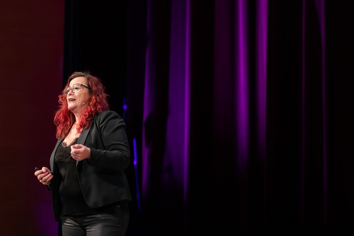 Clara, ¿tu charla de este año es divertida o como siempre?

Preguntas a las que tiene que hacer frente <a href="/ClaraGrima/">Clara Grima</a> 

📽️ ow.ly/ygy050E9m6X