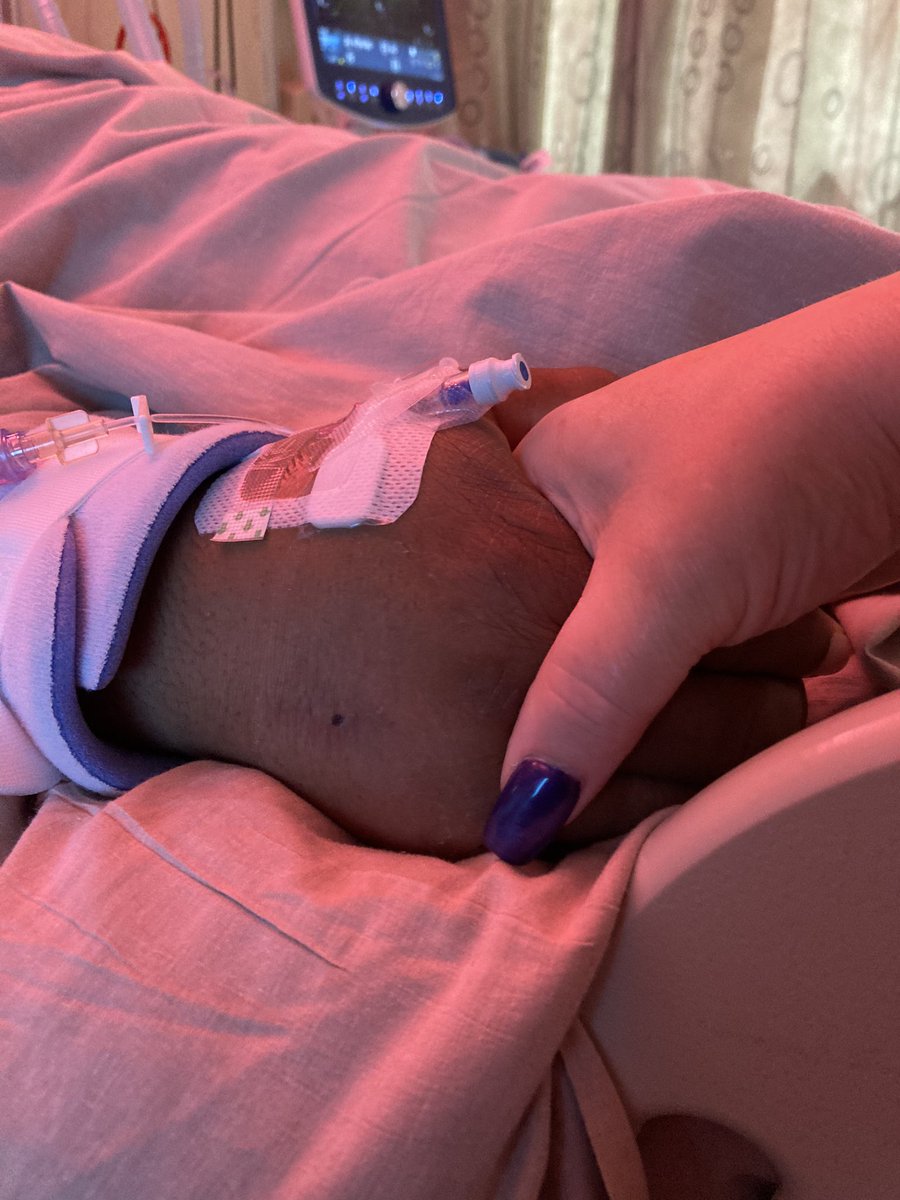 ming38944650's tweet photo. Update he’s back he’s following commands again they may try to take the tube out today or tomorrow as long as he continues doing good We still asking those who can donate please donate for his aftercare once he leaves the hospital #LarryStrong https://t.co/BBwz03kiv3