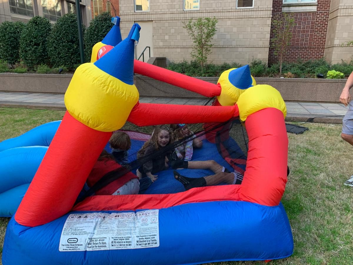 FourthWardCLT's tweet photo. More photos from last night's Porch Pop-in. It was great to see everyone! 
See you next month!
#FourthWardCLT 
#PorchPopIn https://t.co/zi2S7CjjMc