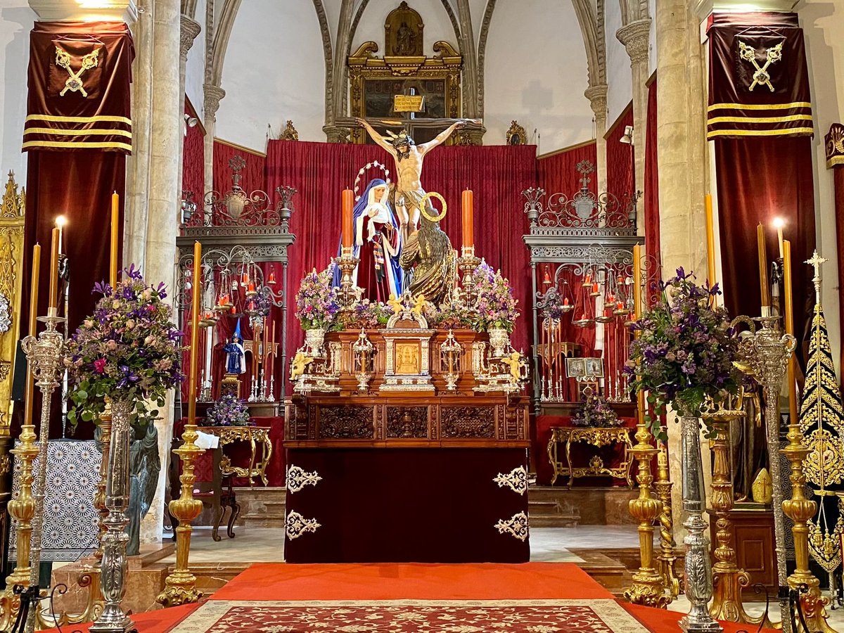 HdadHiniesta's tweet photo. 🔵 CULTOS

➡️ Ya lucen Nuestros Titulares de forma extraordinaria en un altar montado para este Domingo de Ramos

#DomingoAzulyPlata2021 
#SiempreHiniesta 
#LaHiniestaEresTú https://t.co/t2cgGOuV7u