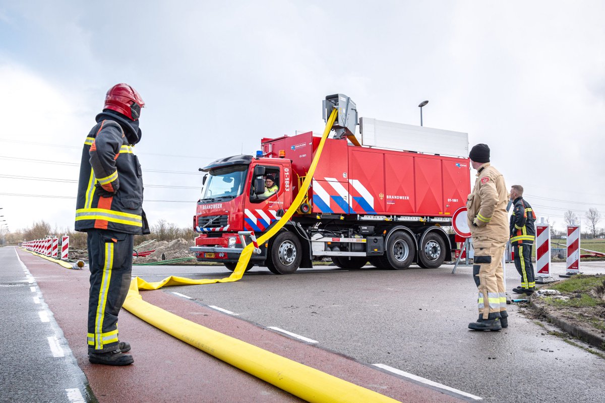 112Hogeland's tweet photo. Brandweer Baflo oefent met nieuw specialisme - https://t.co/BqlMsE7ErS https://t.co/bR6XlfgRrU