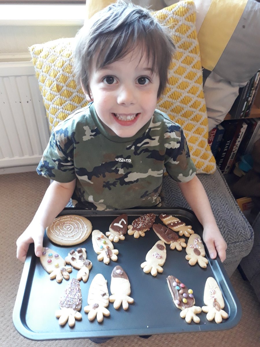 kazh100's tweet photo. @CHPSPTA @CHPSYR2 @CHPSrec  Our Easter biscuits! Wonderful morning, thank you for organising PTA 🐰🐣👩🏻‍🍳👨🏻‍🍳 https://t.co/5wWOrJdFWI