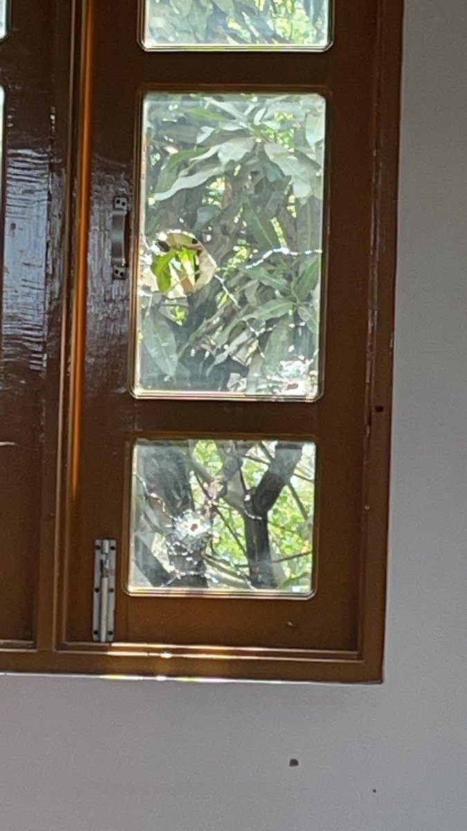 MilkTeaMM_MTAM's tweet photo. Hlaing(Dhamayone st)📍
Local reported that her house was being shot with real bullets since terrorists are shooting everywhere even into the houses.All the windows &amp; doors were broken.People are not safe even in the house
ANTIFASCIST REVOLUTION
#Mar27Coup
#WhatsHappeningInMyanmar https://t.co/Kw6qUKrVdQ