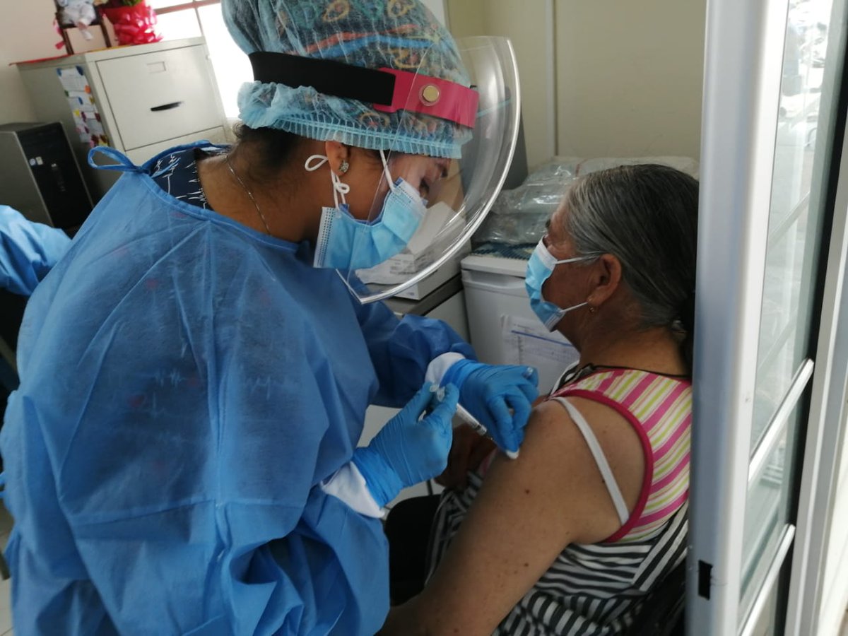 SaludImbabura's tweet photo. #EcuadorSeVacuna | "Muchas gracias porque nos dan esperanza, con la  #VacunaCOVID19 nos dan un día más de vida", Piedad Paredes, adulto mayor del Centro de Salud #Atuntaqui. https://t.co/ob2ncj5n0N