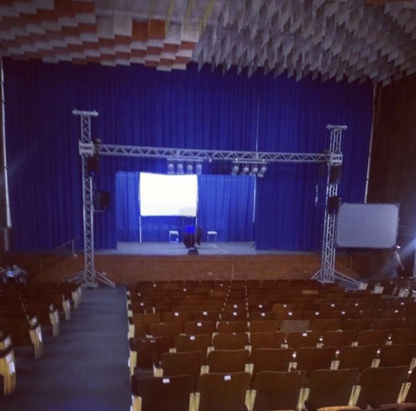 lagarracreativa's tweet photo. Un viaje al pasado #TBT 2010 - 2015 Ciudad Ojeda, Venezuela | Auditorio Simon Bolivar. ¡Gracias! https://t.co/bVIijT36bZ