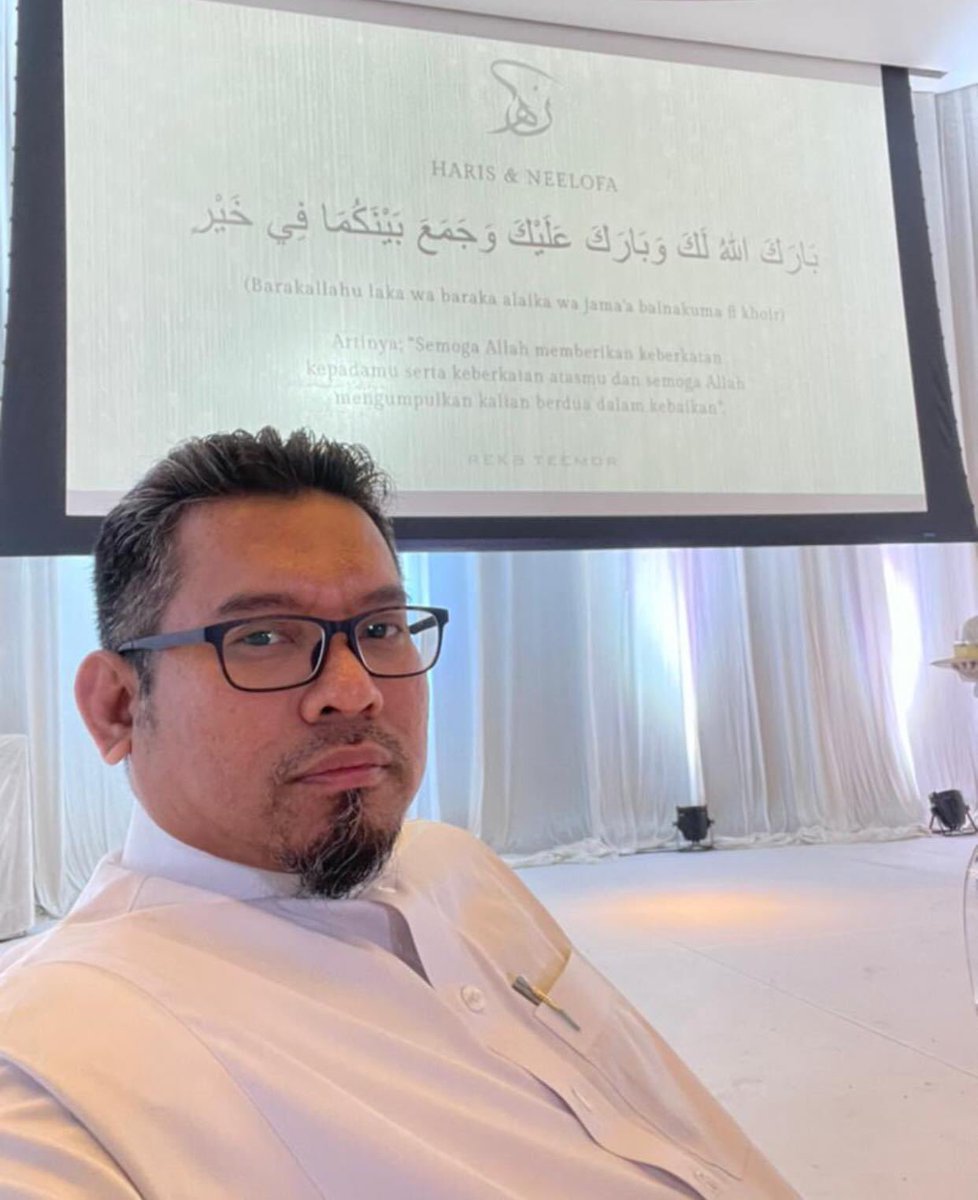 tuantulis81's tweet photo. بَارَكَ اللهُ لَكَ وَبَارَكَ عَلَيْكَ وَجَمَعَ بَيْنَكُمَا فِى خَيْرٍ

Barakallahu laka wa baraka ‘alaika wa jama’a bainakuma fiil Khairin

”Mudah-mudahan Allah memberkahi engkau dalam segala hal (yang baik) dan mempersatukan kalian berdua dalam kebaikan” @Neelofa &amp; Haris 

Aamen https://t.co/97DmH8Pc56
