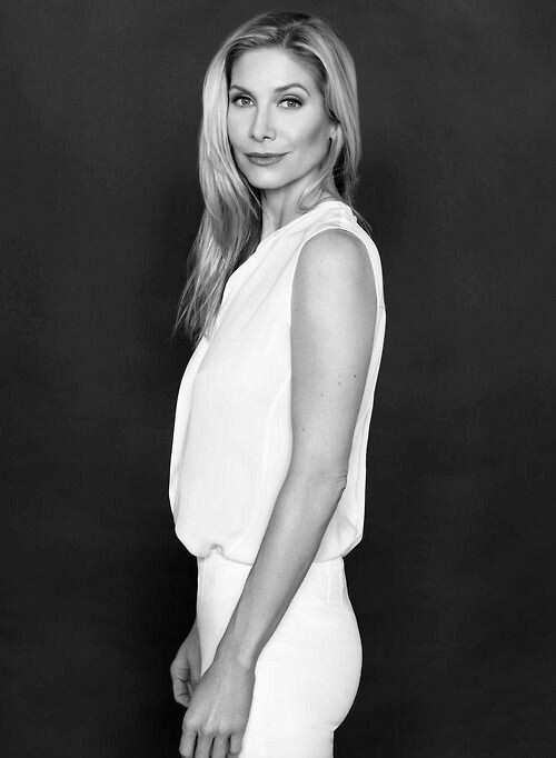 Happy Birthday  Elizabeth Mitchell. 
Have a nice day    