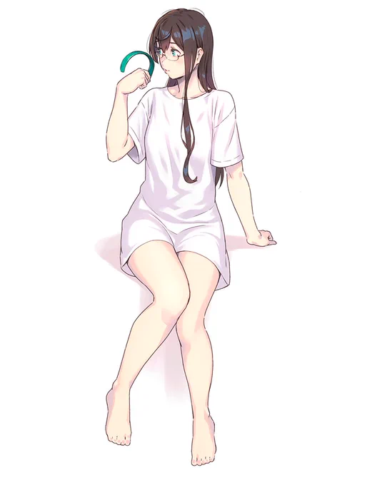 お題箱から、大きめのTシャツ一枚だけ着てる大淀。 