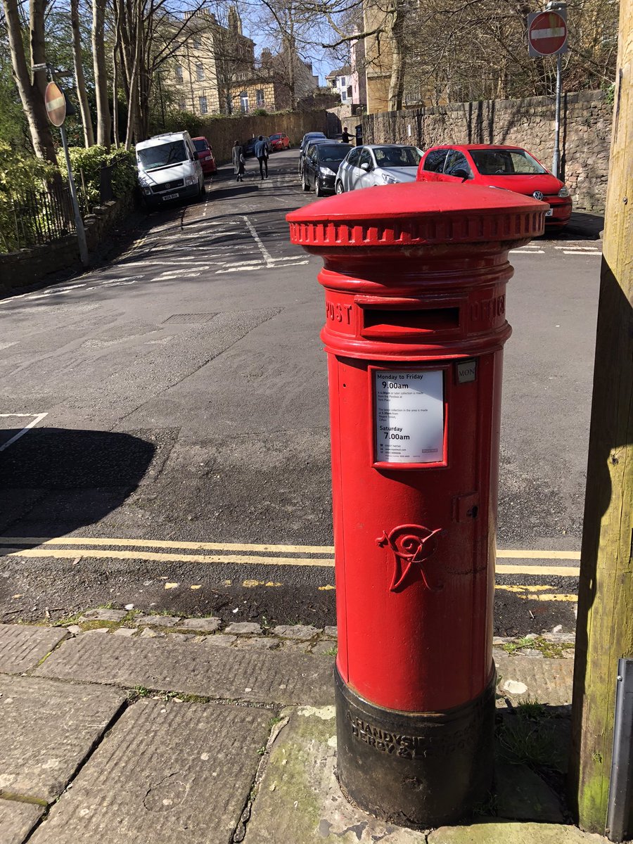 oliverbillie170's tweet photo. #PostboxSaturday has led me to discover so many nooks and crannies and footpaths and I never knew existed #letterboxhunt @lbsg1976 @letterappsoc @thepostalmuseum @KYPBristol #lockdownwalks  #avoidthecrowds #Bristol #iloveletterboxes https://t.co/psVh9qDDak