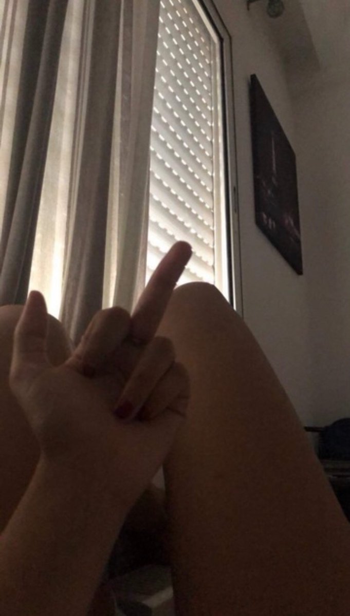 sarrahdominxx's tweet photo. Inutile, sans valeur, esclave, larbin, objets, chien ... Autant de mots qui vous définissent si bien.
#findom #femdom #moneyslave #feetslave #findsub #arabmistress #fetichisme #cashpig #dominationfinancial #paypig #femdom #paypig #moneymiss #feet #efdp #domina #nudes https://t.co/WF54lMhQps