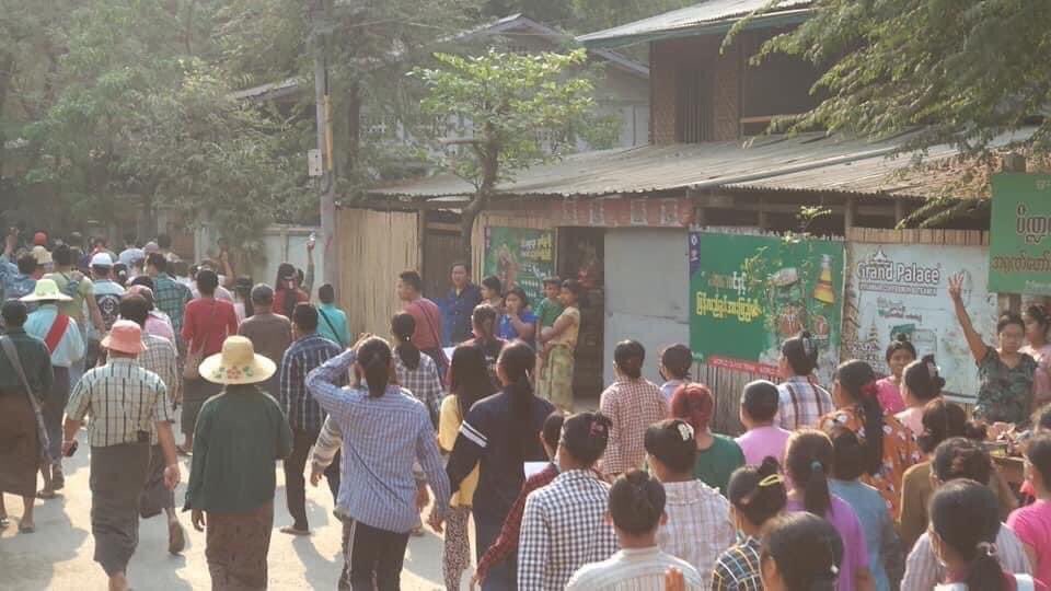 MyinGyan (Mandalay Division)
One protestor was shot at legs in Anti-coup dawn strike. There are 9 death since March 3 in MyinGyan.

ANTIFASCIST REVOLUTION
#AntiFascistRevolution2021
#Mar27Coup
#WhatsHappeningInMyanmar