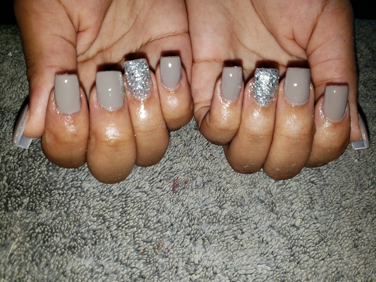 Buggs_bunny3's tweet photo. Ola pessoal. Vim mais uma vez vos incomodar e aproveitar divulgar o meu trabalho aqui com vocês, faço unhas ao domícilio também a preços acessiveis❤ peço que façam rt ate chegar aos interessados🙏🏾❤
Para +Info: 845471502 https://t.co/NMN5EOb1bp