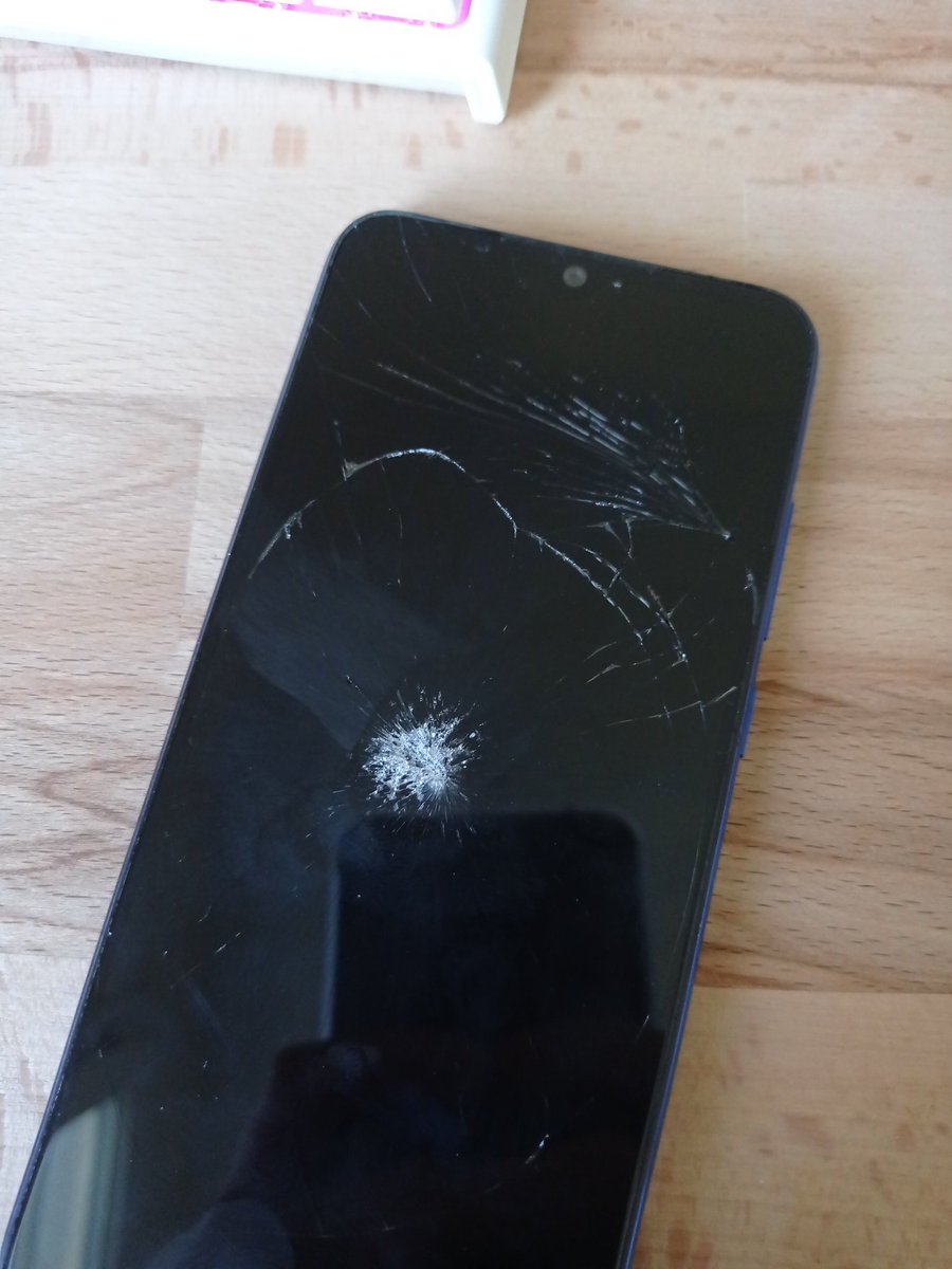 PessiMenes_'s tweet photo. 24h sans vous je suis une fraude RT pour rembourser mon nouveau tel https://t.co/raxH9cxWCq