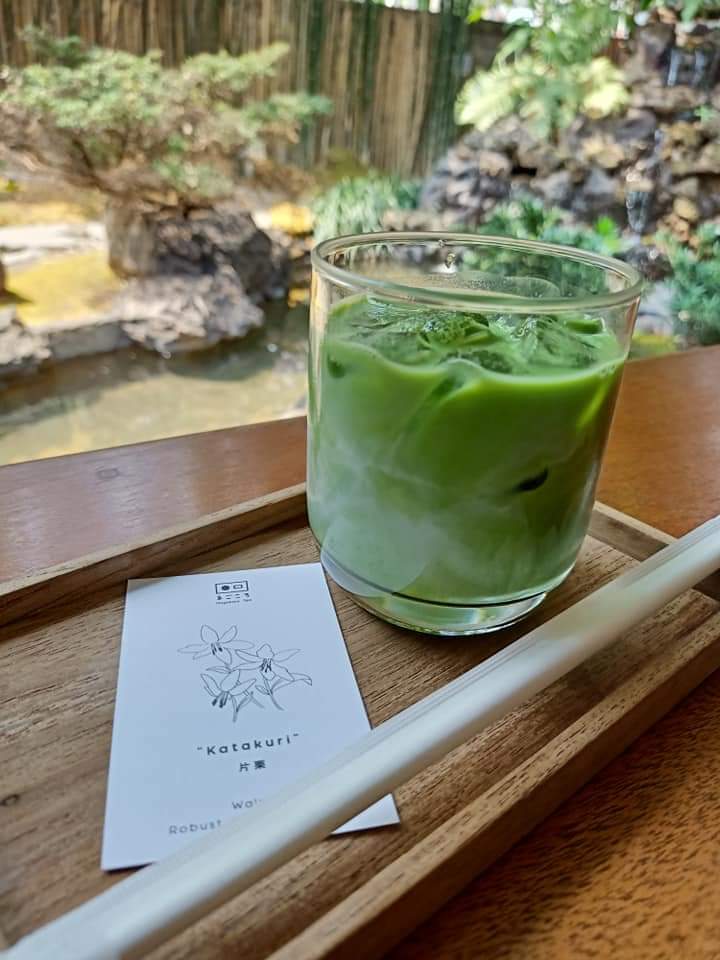 phanuwat_bas's tweet photo. Magokoto Teahouse

สำหรับคนที่ชื่นชอบดื่มชาแบบญี���ปุ่น และบรรยากาศภายในร้านที่ตกแต่งแบบสไตล์ญี่ปุ่น ต้องชอบแน่นอน 
จุดเด่นคือชาและชาเขียวหลายแบบให้เลือก แล้วแต่ชอบครับ มีขนมให้ได้ชิมด้วยครับ

เปิดเวลา 10.00 - 18.00 น.
#reviewchiangmai #chiangmai
#cafechiangmai #เชียงใหม่ https://t.co/6xklYk1J2L