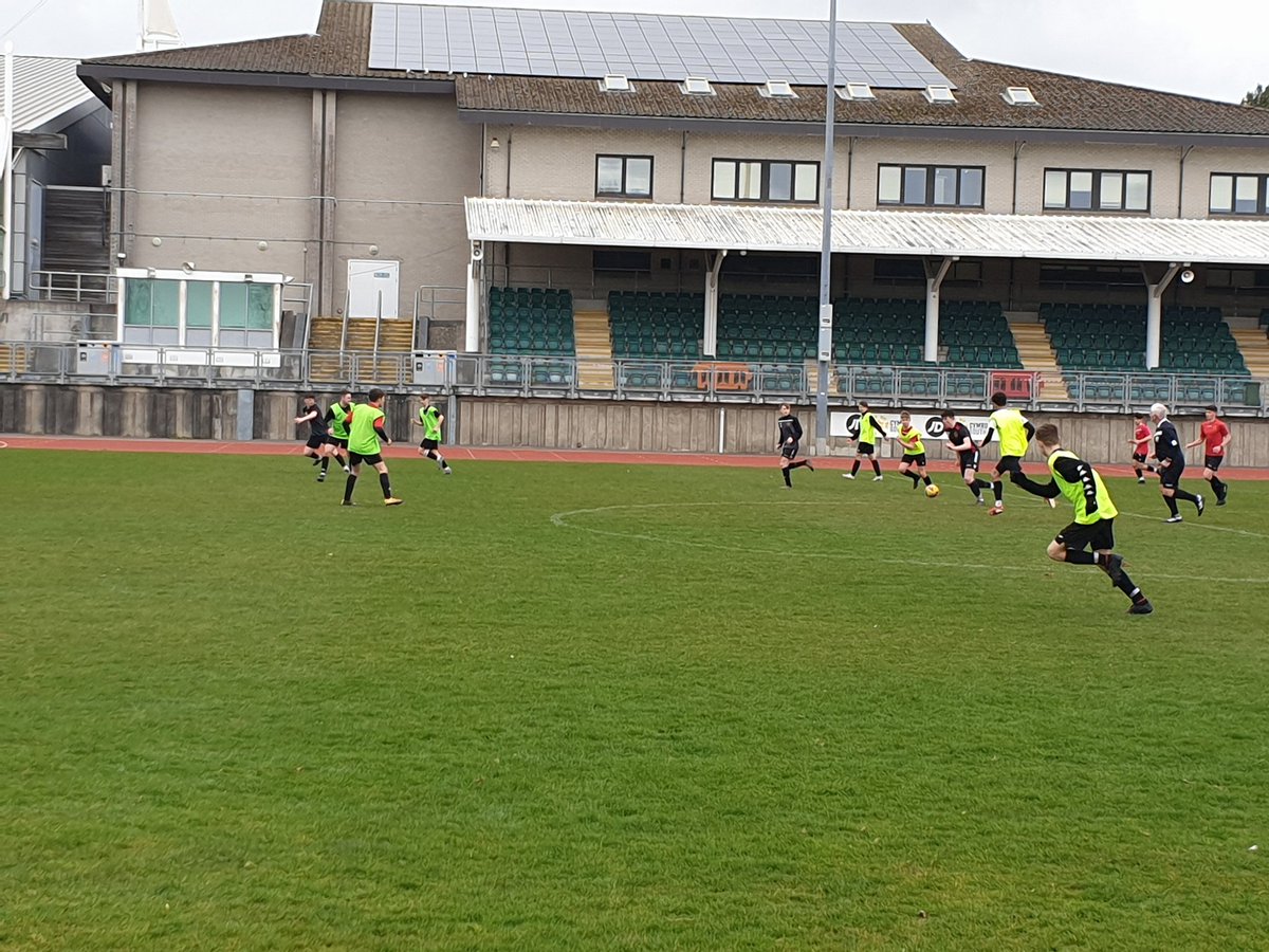 SwanseaSFA's tweet photo. U16s and u18s up and at it today! Massive thank you to University football team Swansea for the use of the 1st team pitch. Bowling green! Fitting return appreciate the support from our football family. https://t.co/QaAxeCnF84