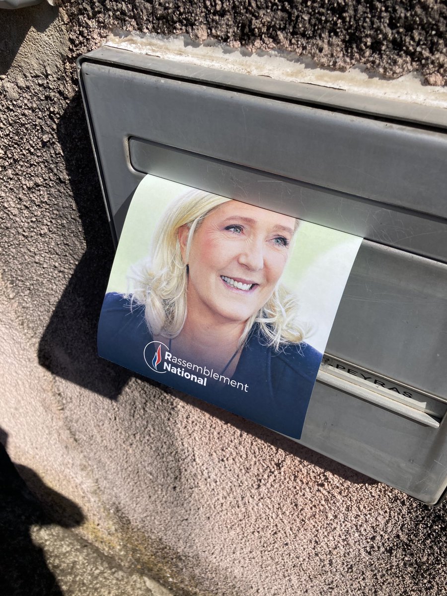 Fr_Cabrolier's tweet photo. Après midi boitage au pays des Albigeois. Une dédicace à @CaroleDelga et #Ramond , le #RN est prêt à prendre votre place en juin pour le plus grand bien des français et des contribuables !#rnoccitanie https://t.co/wQI77kRsqC