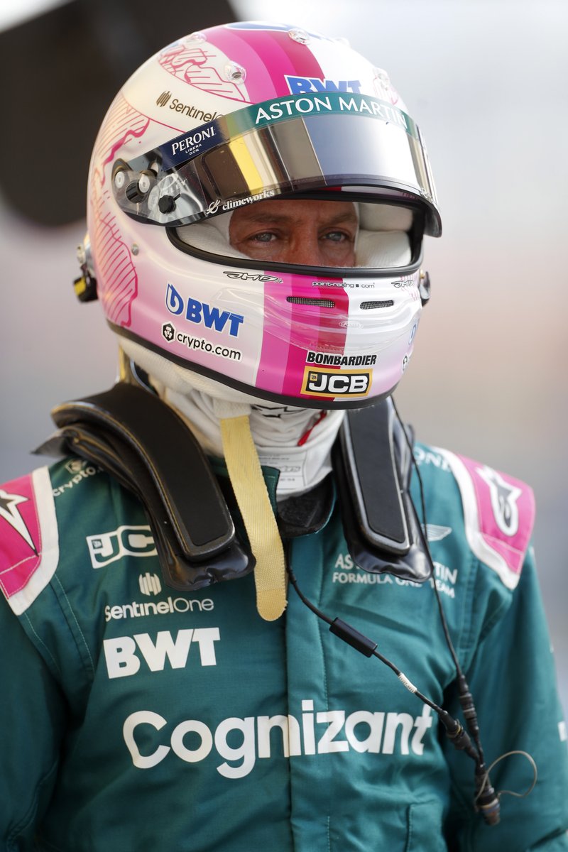 Sebastian Vettel 5 On Twitter Seb And His Pink Helmet Today Bahraingp Vettel