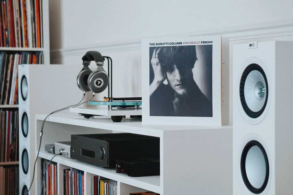 JayParmar's tweet photo. 'Vini Reilly' (1989) by The Durutti Column. Exquisite listening. This delicious limited-to-1000 Factory Benelux remaster sounds absolutely brilliant.
#ViniReilly #TheDuruttiColumn #FactoryRecords #Factory #FACT244 #FBN244 #vinyl #NowPlaying #NowSpinning… https://t.co/zkayvz0Jne https://t.co/RssW7UO83S