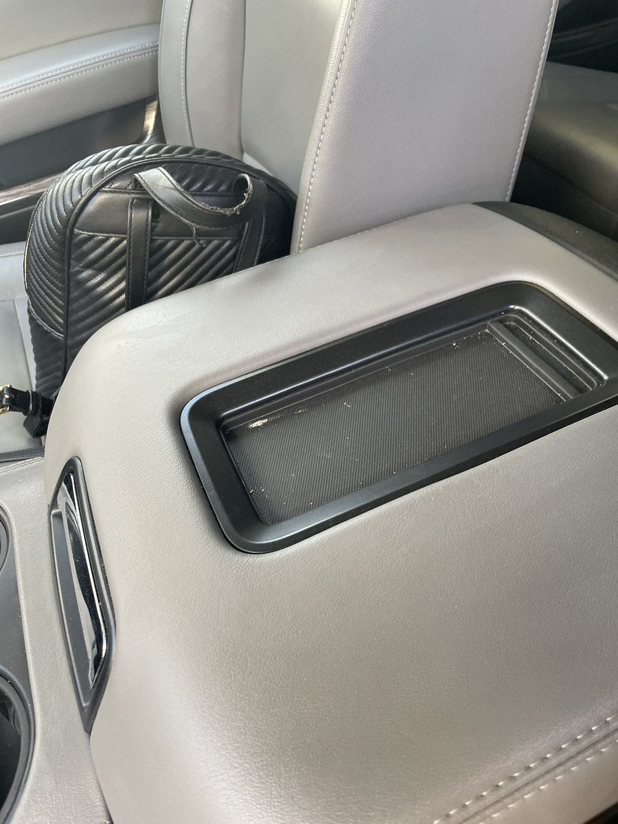 KeishaZzz's tweet photo. @Budget @priceline The absolute worst experience I’ve ever had renting a vehicle for a family trip!!! Not only I was unable to get the type of car I reserved almost a month ago, the car is dirty and smells of weed. 🙄 https://t.co/UXPQNWiusp