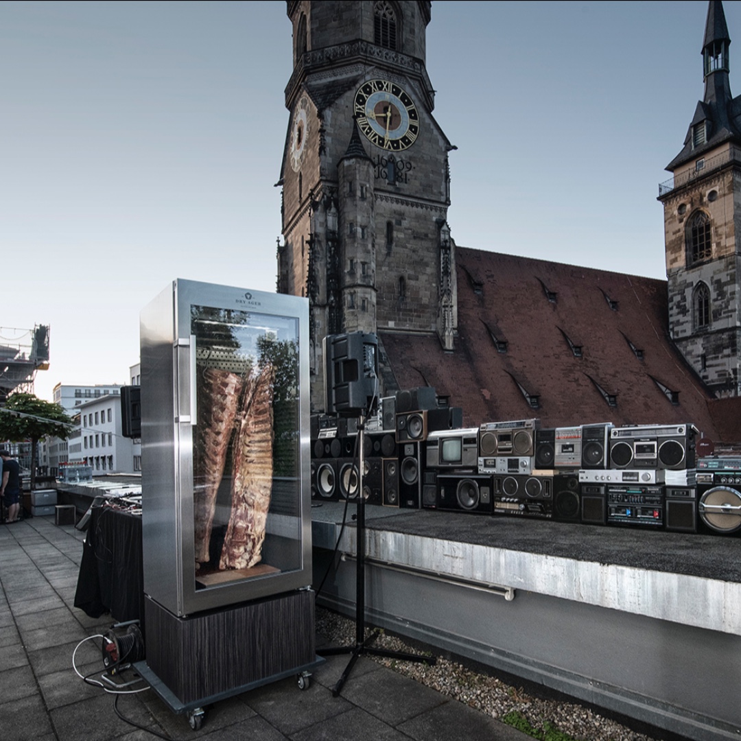 THE MOST AWESOME 💣
_
... party location we can imagine. 
🔥🕺What do you think?

#dryager @discodoener_ #dryaged #dryaging #dragerlove