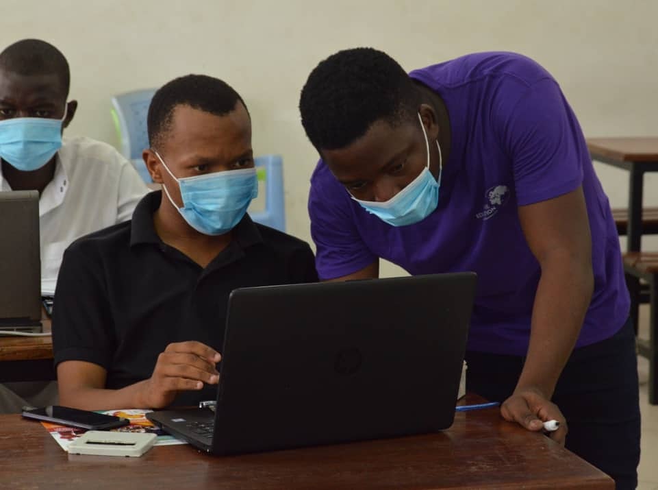 Said_Hozza's tweet image. Happened today. Celebrating #ArduinoD21 Arduno Day 2021 by #TMEEducation Tanzania. with TME Education Ambassador in Tanzania @ndembo255...
Remind you guys, Lunch & Breakfast was prepared by @FatmahShokat 👌😂😂