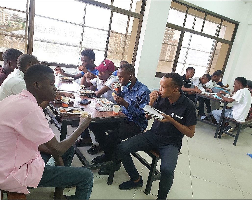 Said_Hozza's tweet image. Happened today. Celebrating #ArduinoD21 Arduno Day 2021 by #TMEEducation Tanzania. with TME Education Ambassador in Tanzania @ndembo255...
Remind you guys, Lunch & Breakfast was prepared by @FatmahShokat 👌😂😂