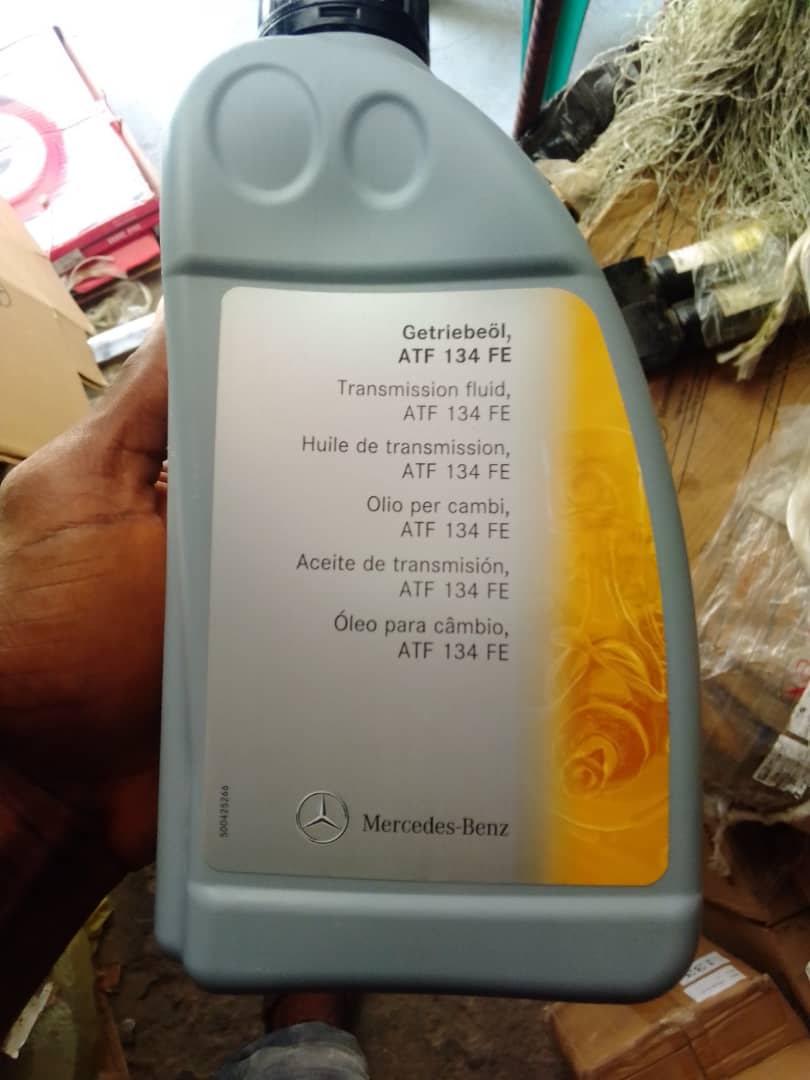 saintdoller's tweet photo. @ajibz_tosin Boss I dey sale original transmission oil for this una benz oh https://t.co/TxgeE4r2nB