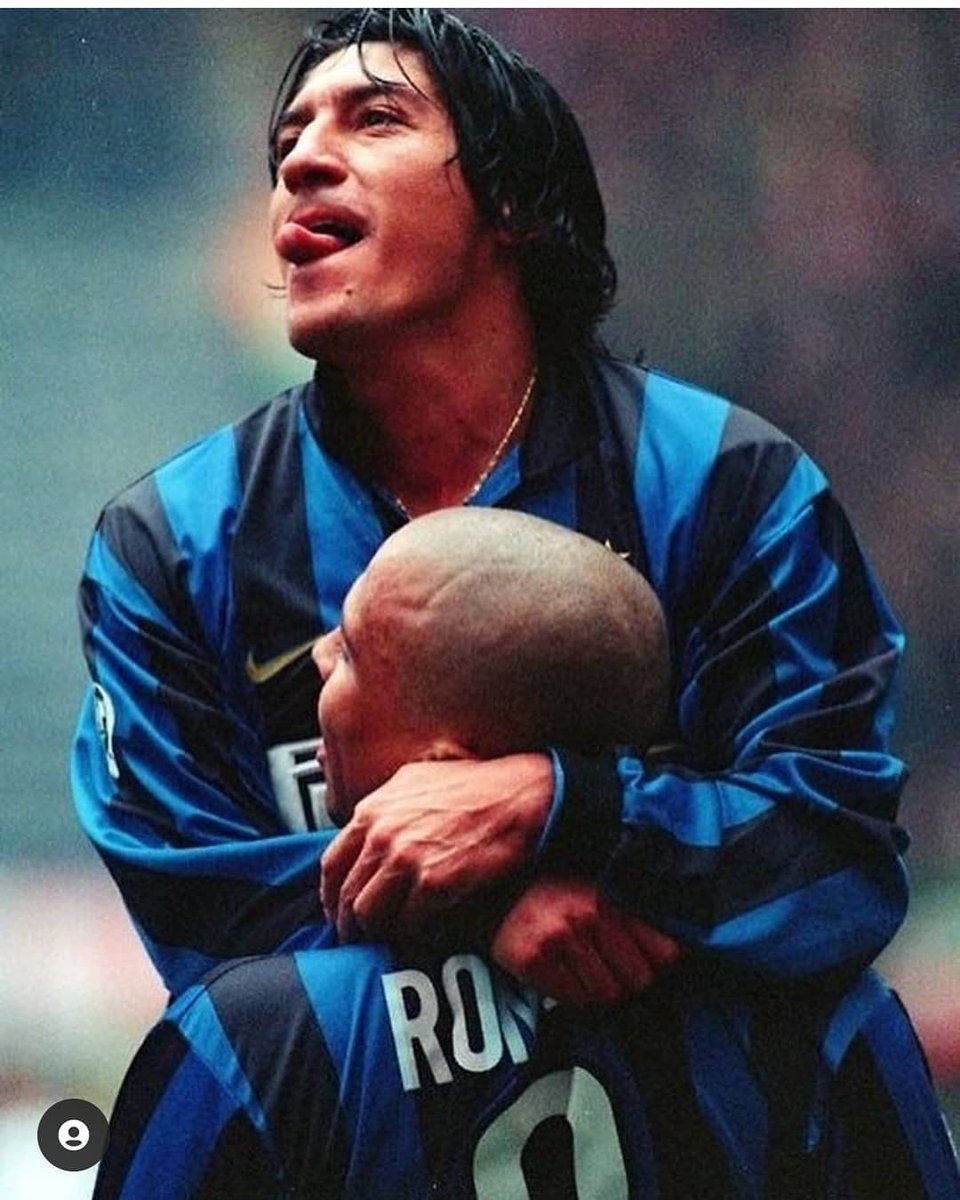 FM_Twittah's tweet photo. What a Duo For Inter! 😍💙🖤
#footballmemories #inter #fcim #intermilan #fcintermilan #fcinter #notforeveryone #nerazzurri #seriea #serieatim #calcio #sportitaliamercato #serieaxespn #ronaldo #zamorano #operazionenostalgia #fcinternazionale #calciatoribrutti #chiamarsibomber https://t.co/z2kynGZrDn