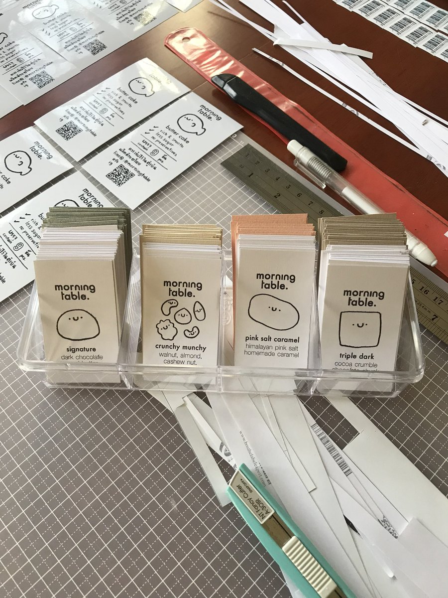 มาเล่าประสบการณ์ช่วงเปิดร้านใหม่ๆกับทริคขายของเล็กๆน้อยๆค่ะ เผื่อได้เป็นแนวทางหรือแรงบันดาลใจให้ใครที่อยากจะเริ่มทำอะไรขายเล็กๆน้อยๆนะคะ เป็นประสบการณ์ส่วนตัวของเราคนเดียว ผิดถูกยังไงพูดคุยกันได้ค่า