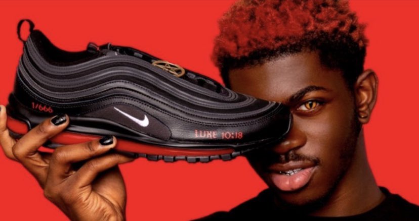 worldwida_'s tweet photo. What does this say about Nike? https://t.co/daQ6gkfc2b
