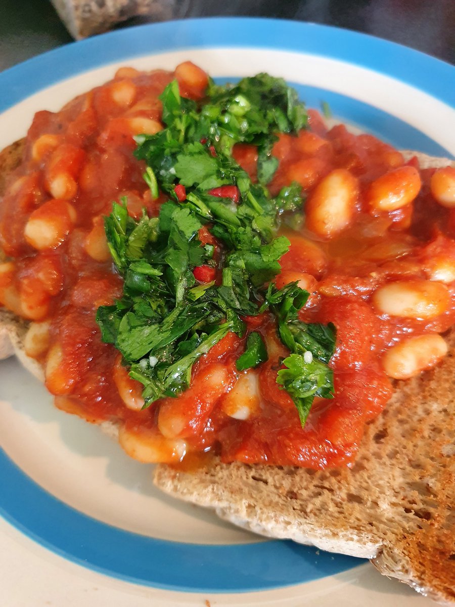 Wedi dwlu cal y pecyn yma gan Zara yn @hideoutcardiff i wneud ei bîns ar dost arbennig hi. Gweld hwn yn dod yn ffefryn yn ty ni! Prosiect arbennig i nodi #AwrDdaear 

Loved making our own masala beans thanks to Zara's amazing recipe pack @Grange_Pavilion to mark #EarthHour2021