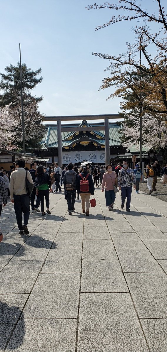 Chami S Tweet 桜満開の靖国神社 沢山の人が静かに列に並び英霊に手を合わせていました 参拝して遊就館へ 前回少し躊躇したストラップを購入しました カフェを探したけどイマイチ分からず今回は諦めました Trendsmap Chami S Tweet 桜満開の靖国神社 沢山の人が静かに列に並び英霊に手を合わせていました 参拝して遊就館へ 前回少し躊躇したストラップを購入しました カフェを探したけどイマイチ分からず今回は諦めました Trendsmap