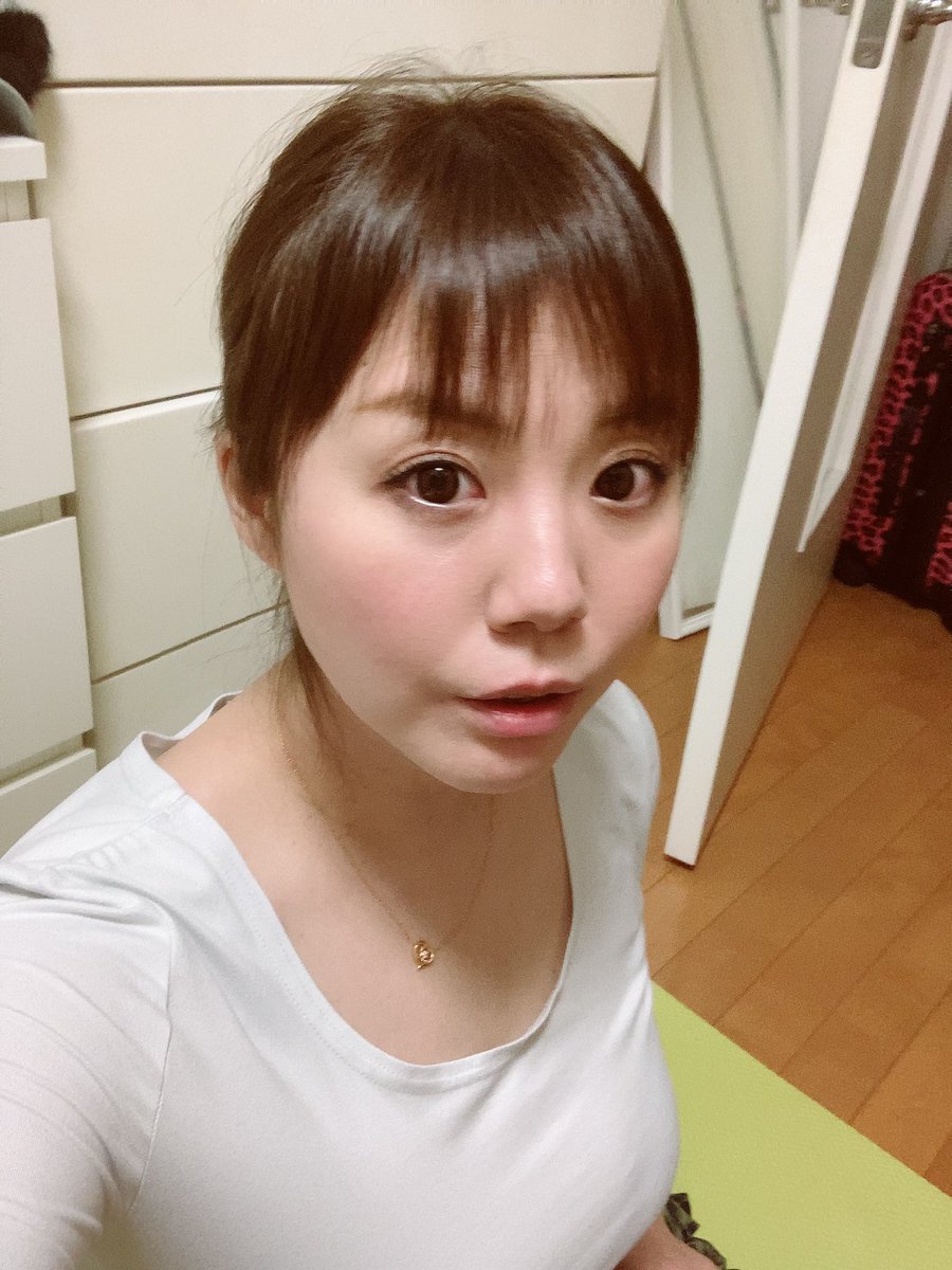 busystreetmiku's tweet photo. お酒買ってくるね！！ https://t.co/HkBMDsG9vd