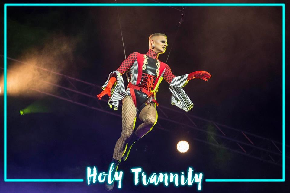 ItsPaulRyder's tweet photo. ..more #WorldTheatreDay fun. Being hoisted 40ft in the air with @Holy_TEurope back in 2018 for their U.K. and Ireland tour of #HeelsOfHell was definitely a MOMENT! https://t.co/XChEZXD5lg