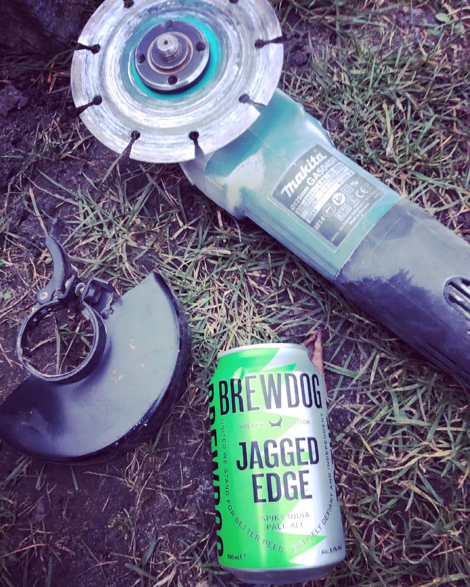 gummibierchen's tweet photo. #JaggedEdgeSpikyIPA @BrewDog, genauso scharfkantig wie die #Trennscheibe πΊ#brewdog #scottishbeer #schottischesBier #flexbier #flexbeer #flex #samstagsbier #Biersamstag #Gartenarbeitsbier #Baubier #gardeningbeer #ConstructionBeer #MakitaTools #Makita #bierfreuden #biersommeliere https://t.co/aWx1jxMVtO