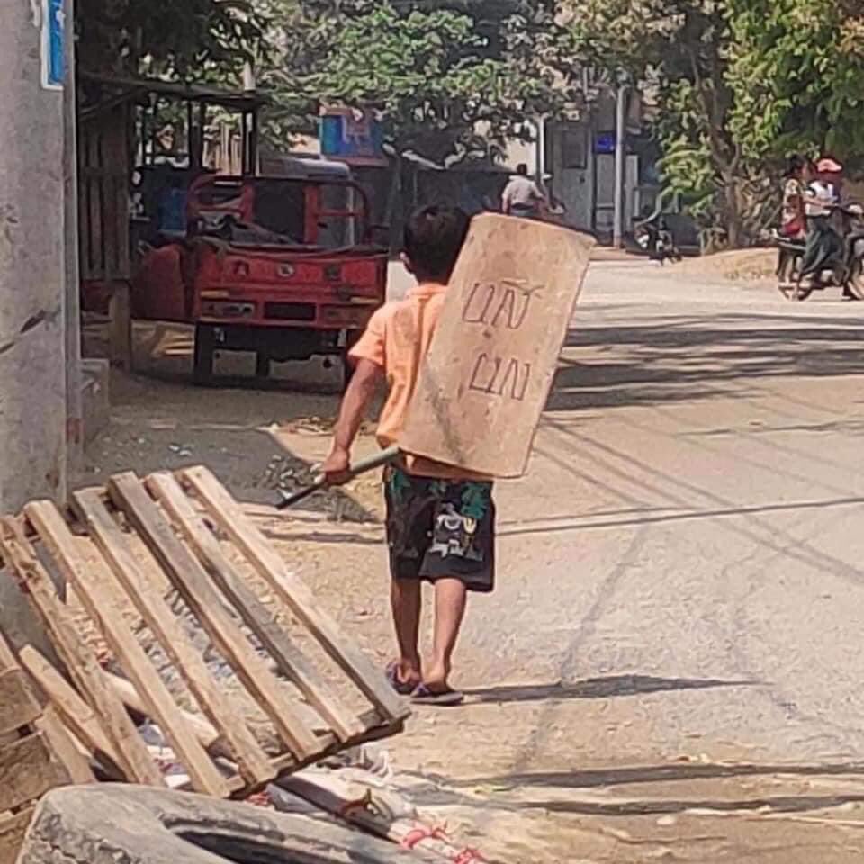 Kyawzin_69's tweet photo. Protesters are using under age in Myanmar. @UN @UNinMyanmar @antonioguterres @UNICEF @cnni @MayWongCNA https://t.co/eB9k1pOH5u