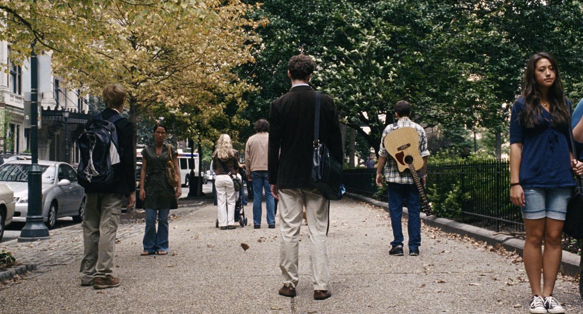 Cero dudas en considerar EL INCIDENTE como uno de los mayores logros de Shyamalan al explotar a fondo su talento para la sugerencia atmosférica evocando el tono paranoico de la Ci-Fi 50s y la inmediatez de la Serie B. Un cuento de terror telúrico con momentos escalofriantes.