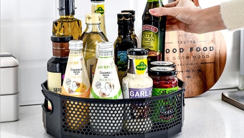 Have you gotten your hands on one yet! Let us know what your favorite part about it was down in the comments! 👇🏼

#kitchenproject #kitchenstorage #kitchenorganization

oliveneden.com/products/rotat…