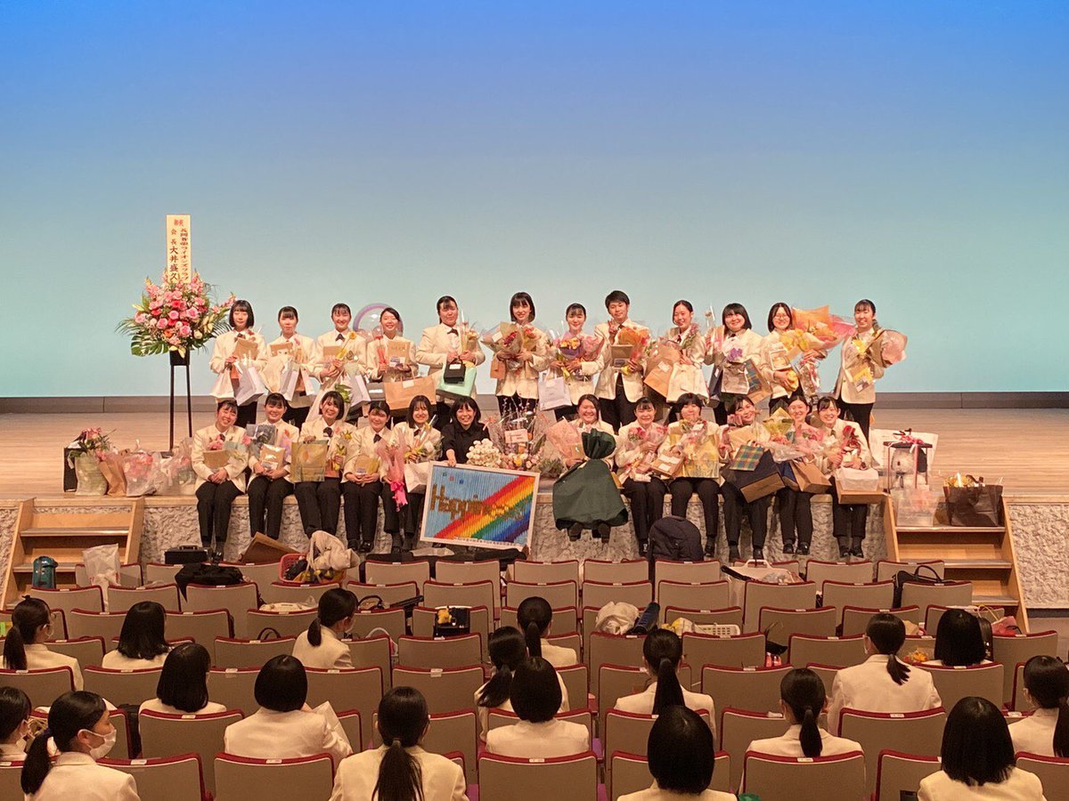 ChuetsuWind's tweet photo. 定期演奏会終わりました！ご来場頂いた皆さま、お手伝い頂いた方々、本当にありがとうございました。幸せいっぱいでどうしようもない、もぅ感謝と幸せな気持ちで溢れました。我慢を重ね、工夫を重ねてきた最高の仲間と、最高の時間を過ごしました。3年生卒部おめでとう🌈✨ https://t.co/9tW8D51Fyk
