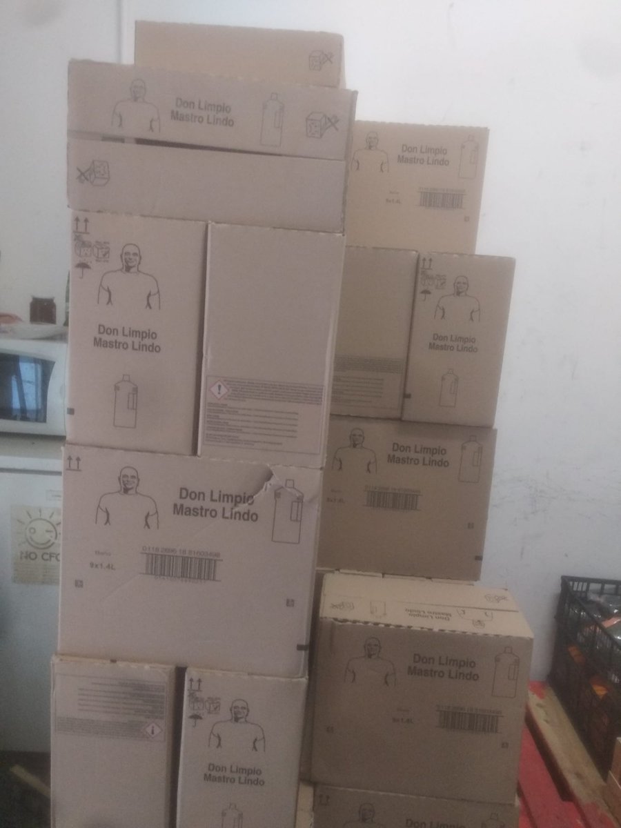 AISENEGALESA's tweet photo. Tras 1 año seguimos dando alimentos y productos para todas las Familias del #DistritoCentro
#Lavapies. Y seguimos colaborando con otras entidades como @dragoneslvpies @lacabaluche ...
Donde ? En nuestra Cede en: Calle Provisiones 14 Local #Aise https://t.co/O5EZJkqs9i