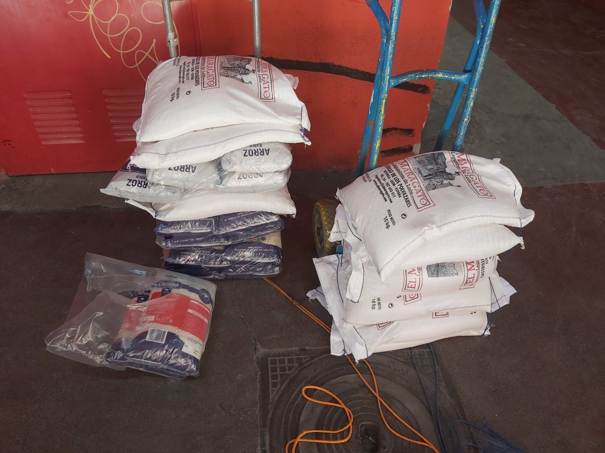 AISENEGALESA's tweet photo. Tras 1 año seguimos dando alimentos y productos para todas las Familias del #DistritoCentro
#Lavapies. Y seguimos colaborando con otras entidades como @dragoneslvpies @lacabaluche ...
Donde ? En nuestra Cede en: Calle Provisiones 14 Local #Aise https://t.co/O5EZJkqs9i