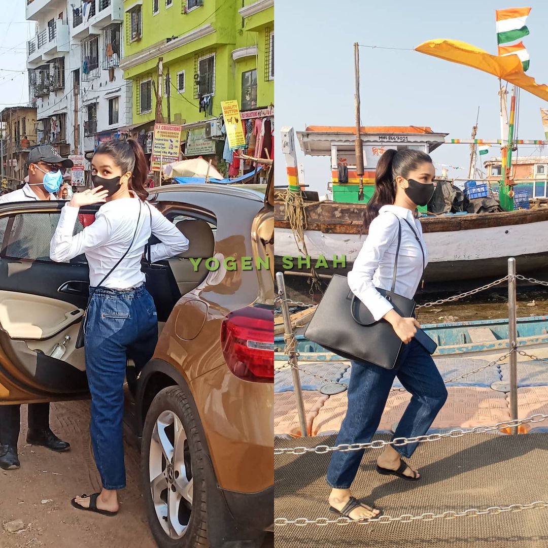 Harinder_skfan's tweet photo. @ShraddhaKapoor gets papped at Versova jetty today! ❤️📸
.
.
.
#shraddhakapoor #shraddha #shraddhagems #indiaforumsbuzz #indiaforumsbollywood #indiaforums #bollywoodcelebrity #bollywoodactor #bollywoodstars #bollywoodactress #bollywoodactors #bollywood #harinder_skfan https://t.co/TC0L2PNRYK