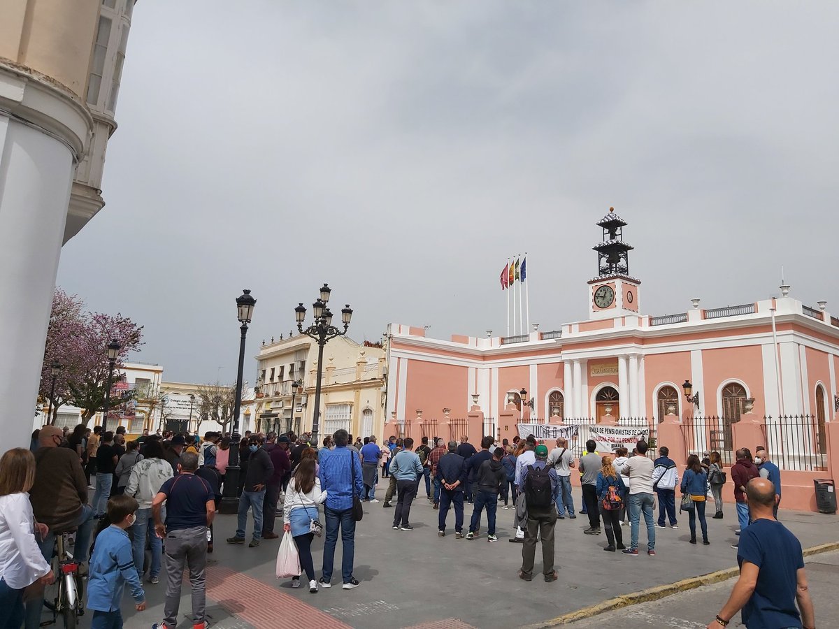DavidCabezon37's tweet photo. Trabajo para la bahía,  el gobierno central solo mira por sus socios del norte , nos están convirtiendo en los mayordomos del turismo del pais
#Axsi el partido  de los Andaluces https://t.co/ezl3xl6BNz